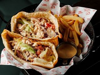 Піта з куркою (300g)