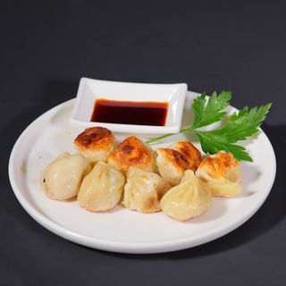 Ravioli fatti a mano di carne alla griglia (8 pezzi)