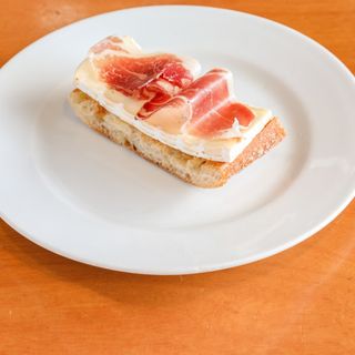 Pincho brie y jamón ibérico (1 ud.)