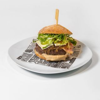Hamburguesa De La Casa