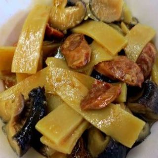 Pollo Con Bambú Y Setas Chinas