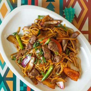 Tallarines saltado de ternera