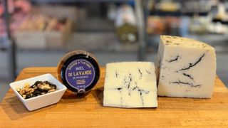 Ser owczy z czarną truflą ( 200 g )