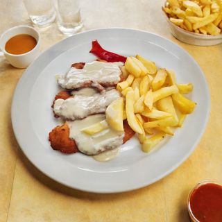 Escalopines De Ternera Al Cabrales Con Patatas