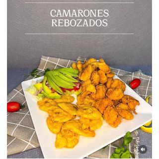 Plato combinado de gambas rebozadas fritas