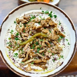 Húmus com Frango Shawarma