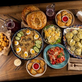 Сет на 10-12 человек с пловом и мантами