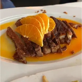 Pato crujiente con naranja y salsa agridulce