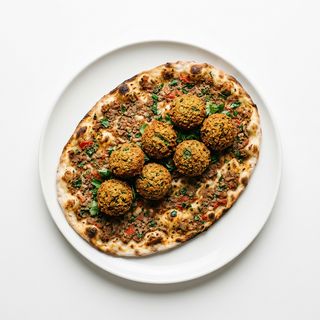 Lahmacun Con Faláfel