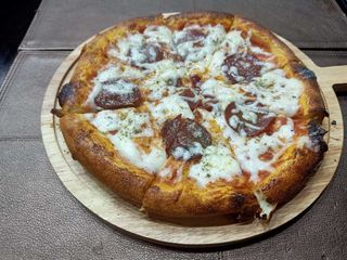 Pizza Pepperoni + boisson 