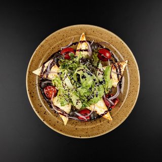 Салат с домашним сыром