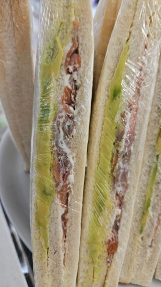  Tramezzino al salmone avocado e philadelphia