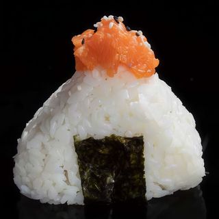 260. Onigiri salmone spicy - 1 pezzo