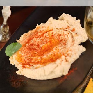 Hummus Libanez fin si cremos servit cu focaccia