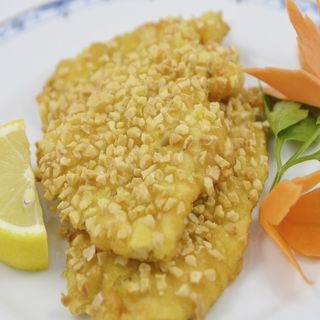 Pollo Rebozado Frito Con Almendras