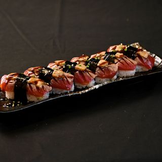 Nigiris De tonyina Flamejat Amb Foie (6 Uds.)