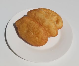 Пирожок жареный с капустой 