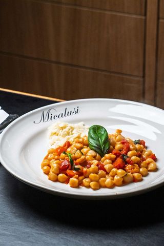 Gnocchetti al gambero rosso, datterino e pecorino