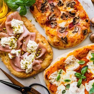 Pinsa Salsiccia e Provola (Rossa)