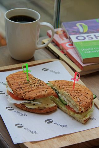 Бейгл с курицей (300г)