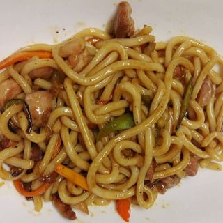 Noodles de pollo con teriyaki
