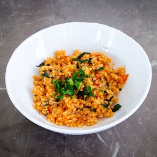 Bulgur, spanać i paradajz 100 gr