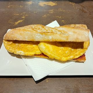 Tortilla Francesa Con Sobrasada Ibérica y queso manchego 