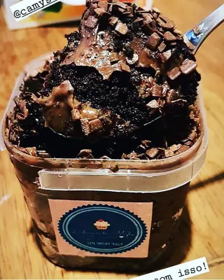 Bolo chocolate com brigadeiro