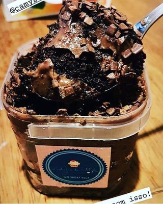 Bolo chocolate com brigadeiro