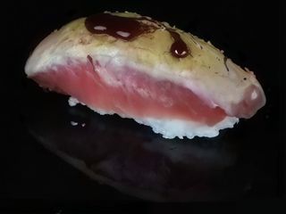 14. Nigiri Atún Fire (2 Pzs.)