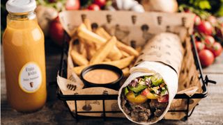 Lawasz "Skurczybyk" dawniej "Zbaraniały", frytki 200g, sos, lemoniada