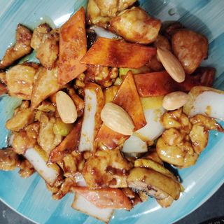 73-Pollo Con Almendras