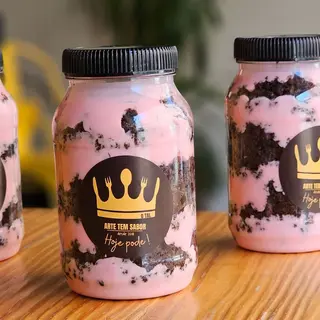 Bolo no pote chocolate com mousse de morango