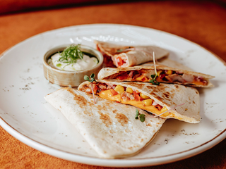 Кесадилья з куркою та соусом айолі (270 г.)