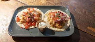 Tacos De Pollo Tinga (2 Uds.)