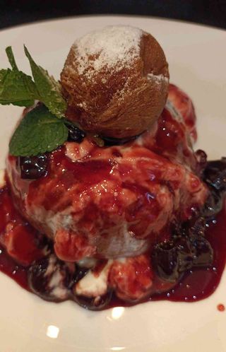 Papanas cu Smantana si Dulceata