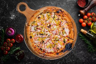 Пица с пилешко роле (400г)