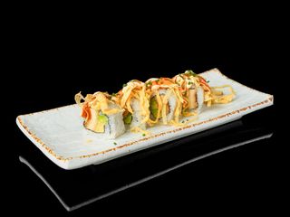 168 Uramaki pollo y aguacate (4 uds.)