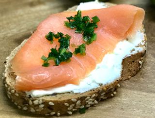 Tostada De Salmón (1 Ud.)