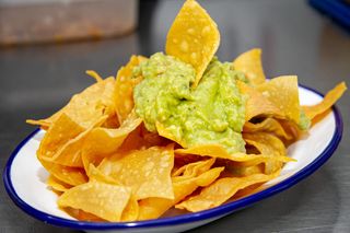 Nachos Con Guacamole