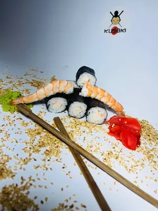 Макі рол з креветкою (100г)