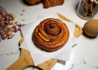 კროასანი-სინამონ როლი-დარიჩინი