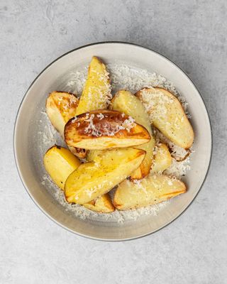 Cartofi copți cu parmezan