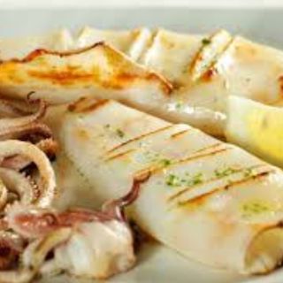 Calamar nacional plancha con salsa verde