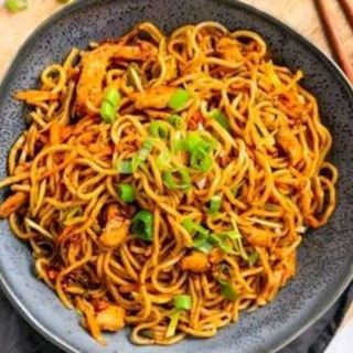pork fried noodles with cashewnuts 