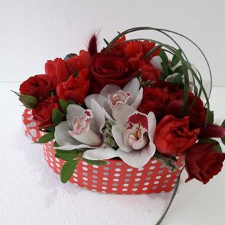 Cutie cu Trandafiri roșii