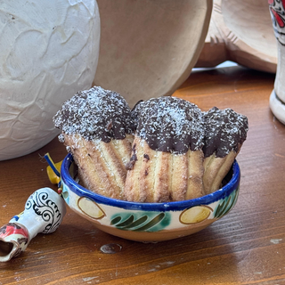 NOU! Biscuiti spritati cu ciocolata