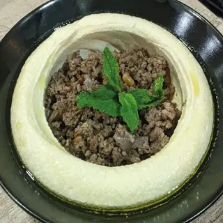 Hummus con carne