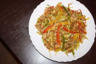 Sałatka z kurczakiem tikka