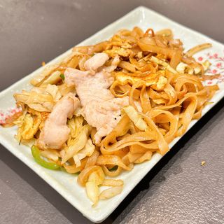 145Thai Noodle con pollo